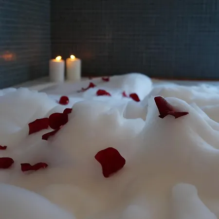 Jacuzzi Rooms-3