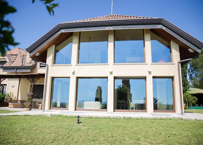 Villa Rolls - Porzione di Villa con piscina,giardino e parcheggi Riccione