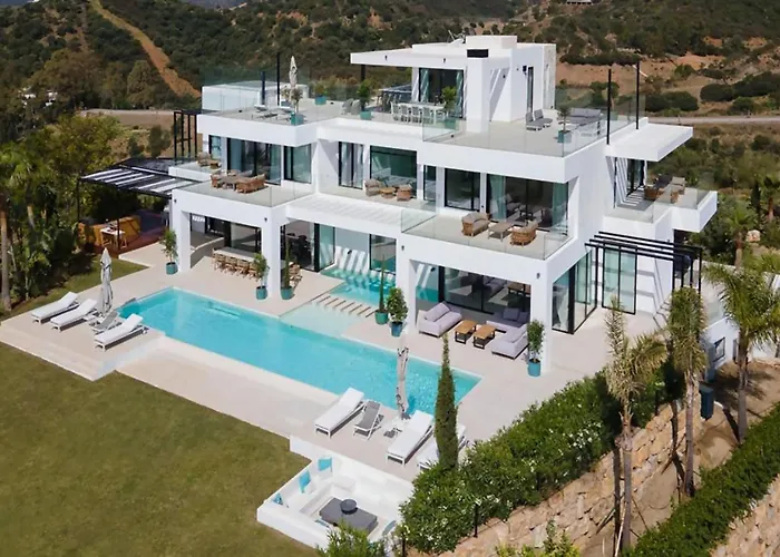 Villa Super Lujo y Privacidad en un Entorno Idílico Estepona