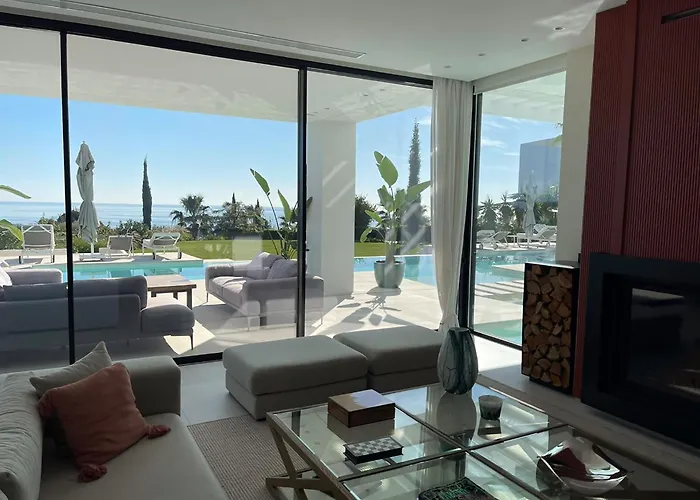 Villa Super Lujo y Privacidad en un Entorno Idílico Estepona