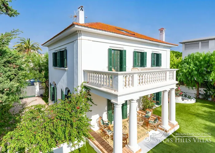 Villa De Los Leones In Heart Of Sitges By Beach And Town With A/C And Games