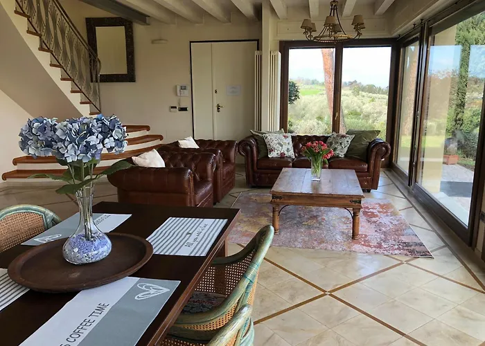 Villa Rolls - Porzione di Villa con piscina,giardino e parcheggi Riccione