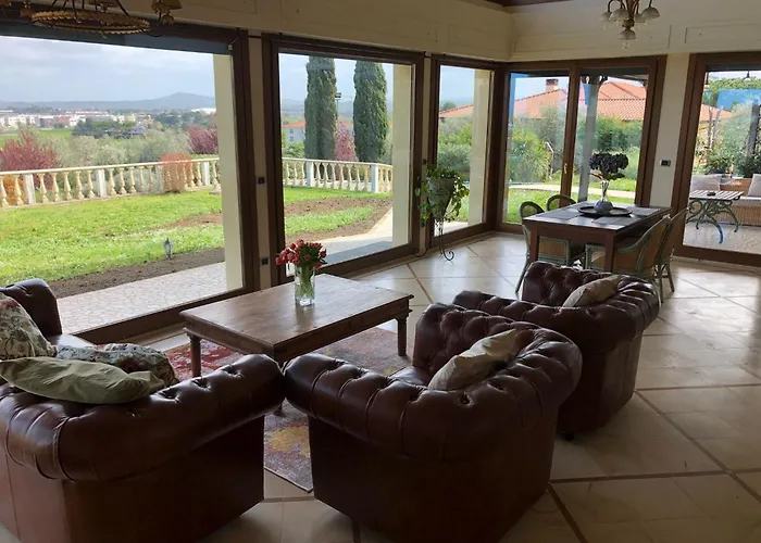 Villa Rolls - Porzione di Villa con piscina,giardino e parcheggi Riccione