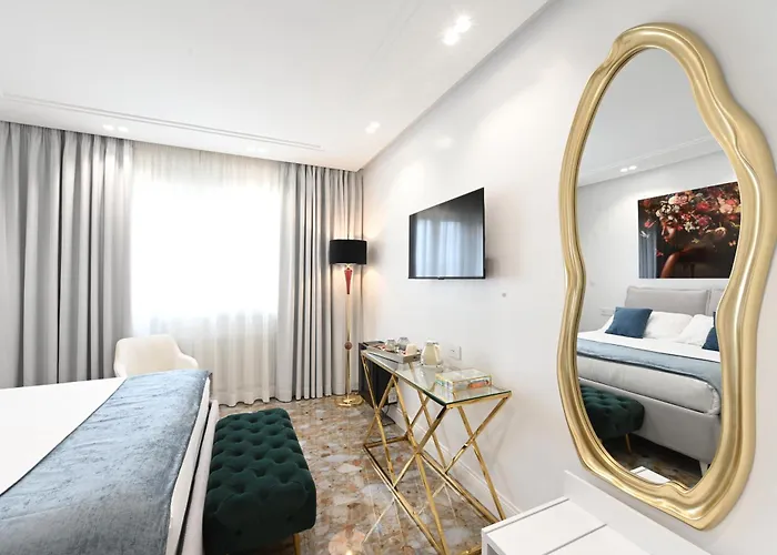 Golden House Cinecittà Roma