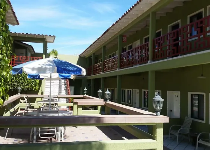 Hotel Azteca Inn Ensenada